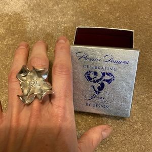 Stunning Premier Designs Magnolia Statement Ring